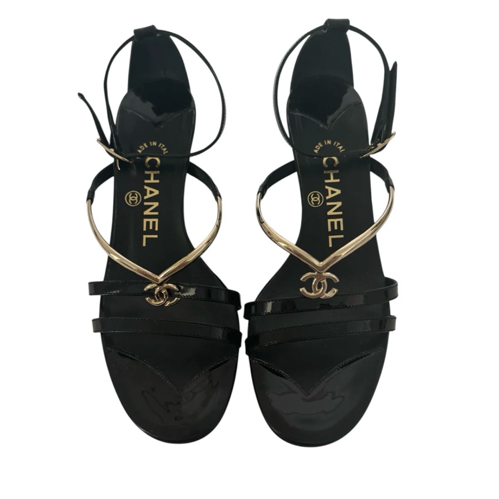 Chanel Logo Charm Patent Leather Heels It 35 C